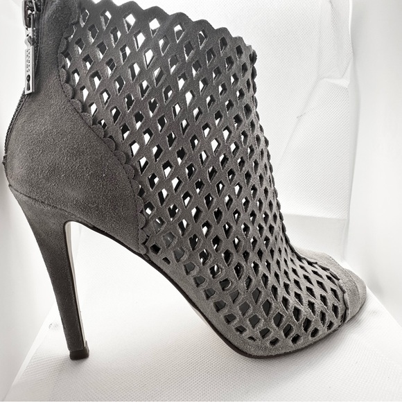 Ivanka Trump High Heels - Picture 4 of 10